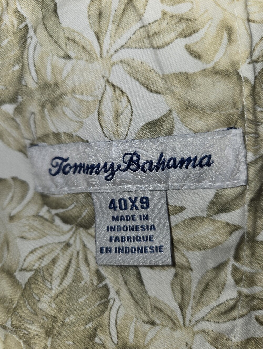 Tommy Bahama Men's Flat-Front Shorts in Light Khaki, Size 40 - Picture 5 of 5